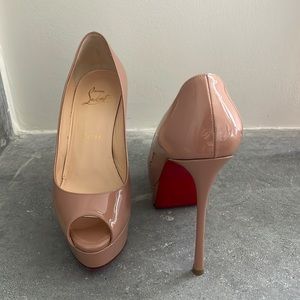 Christian Louboutin Very Prive Platform Peep Toe Pump - 36
